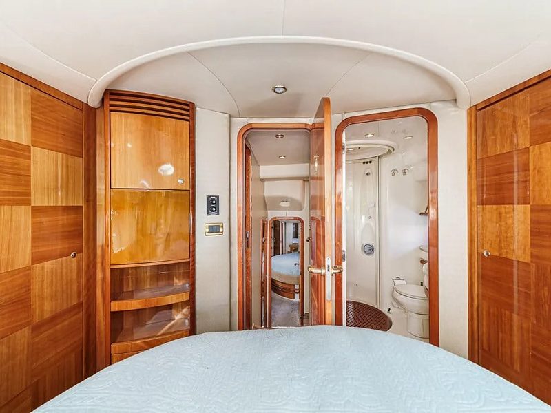 TruLou yacht - VIP Stateroom Ensuite Teak Interior