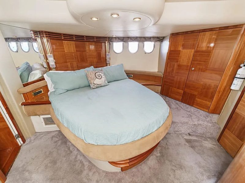 TruLou yacht - Master Cabin Full Bed View