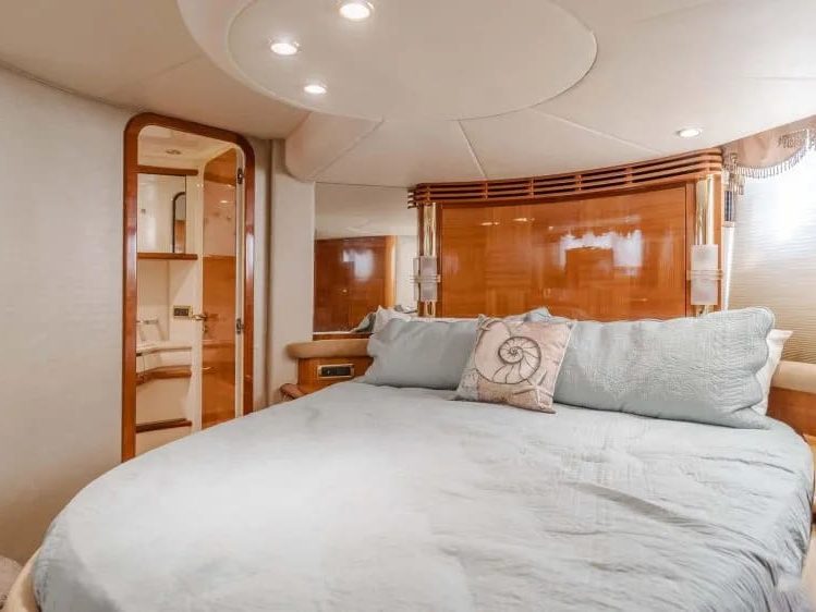 TruLou yacht - Master Stateroom with Ensuite Head